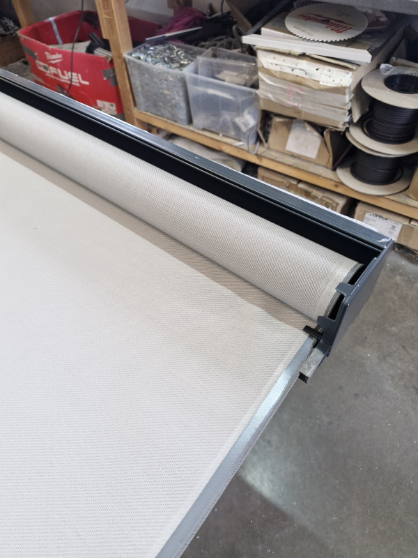 Screenová roleta Zip s motorom 2